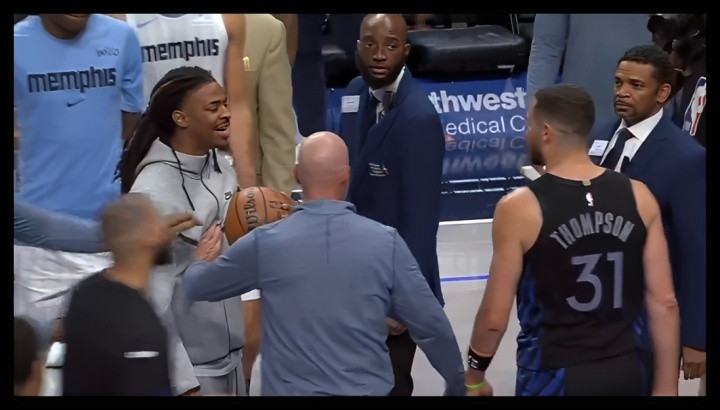 美记MichaelPina转载了一则推文，谈到了莫兰特与克莱在比赛中发生冲突一