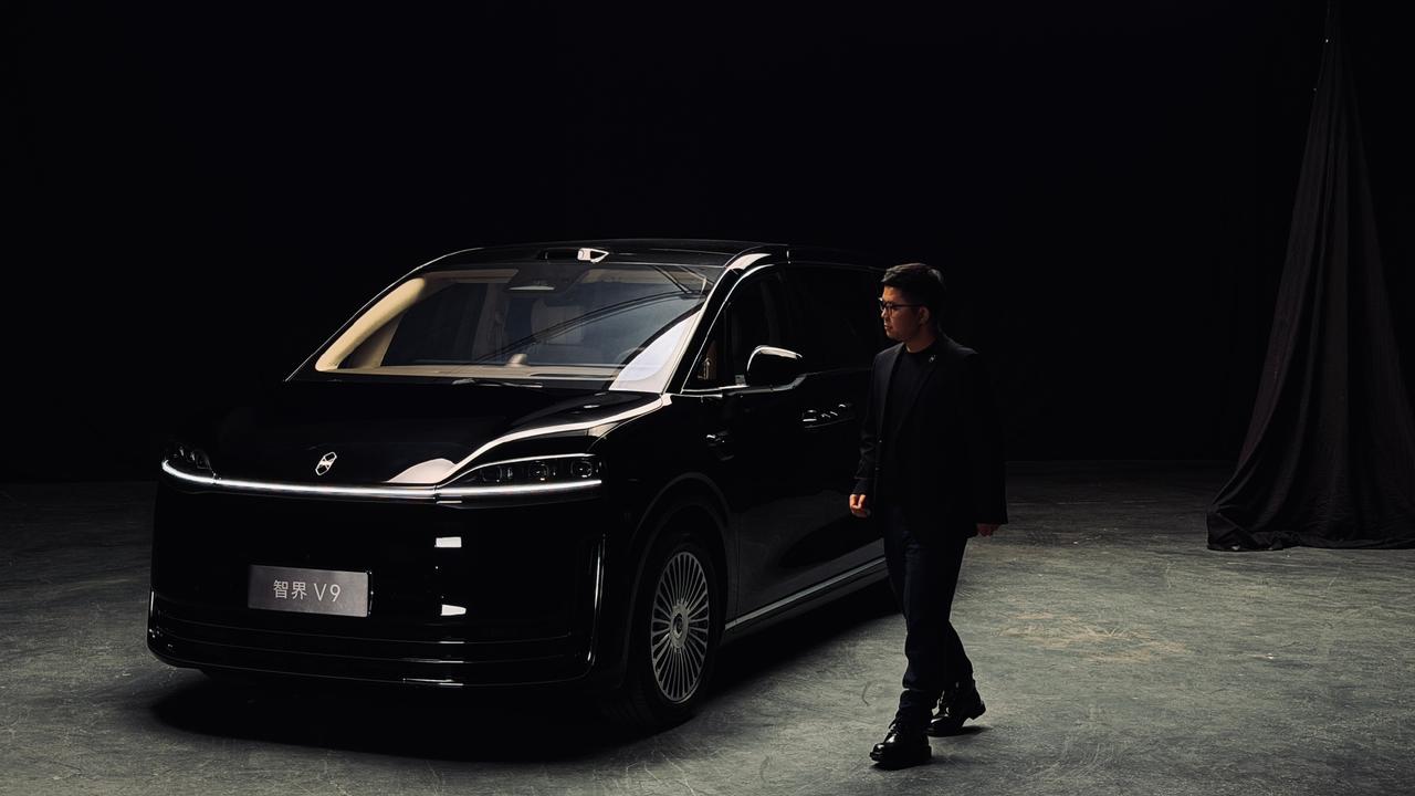 在赵长江执掌腾势期间，最标志性的成果是2022年推出的高端新能源MPV——腾势D