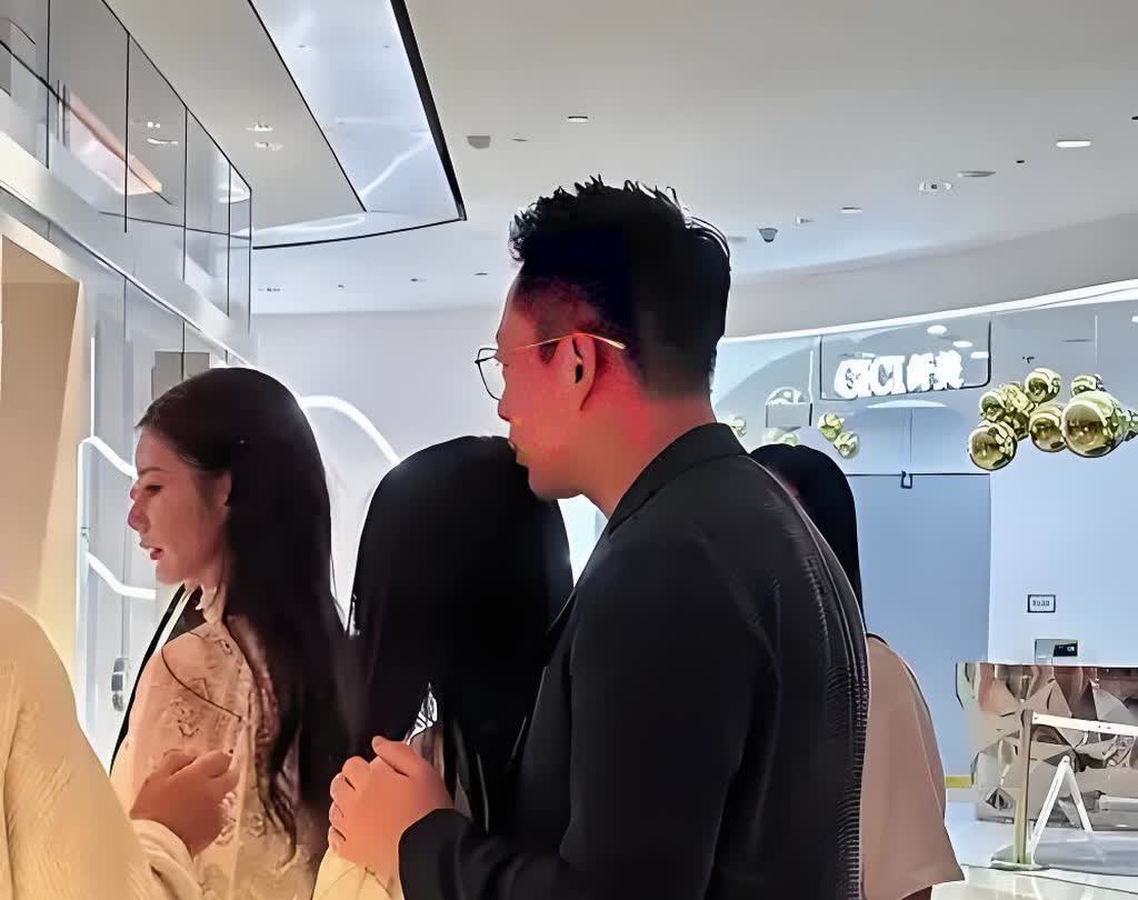 发现没有，小玥儿姐弟回到汪小菲身边后，从未给s妈和小s联系过！在s去世之