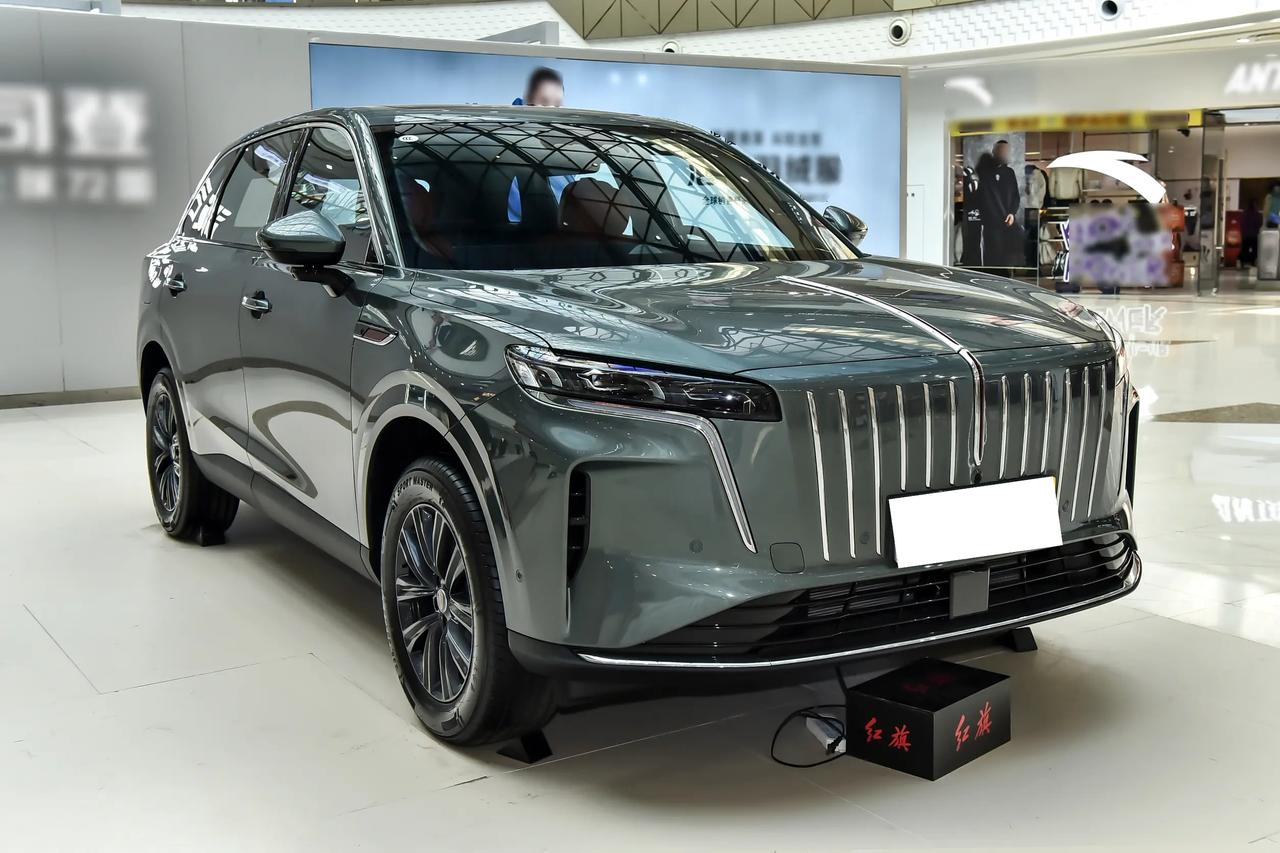 🚘红旗HS6PHEV152智享版这台车的特点，不是长得多年轻，而是红旗没把