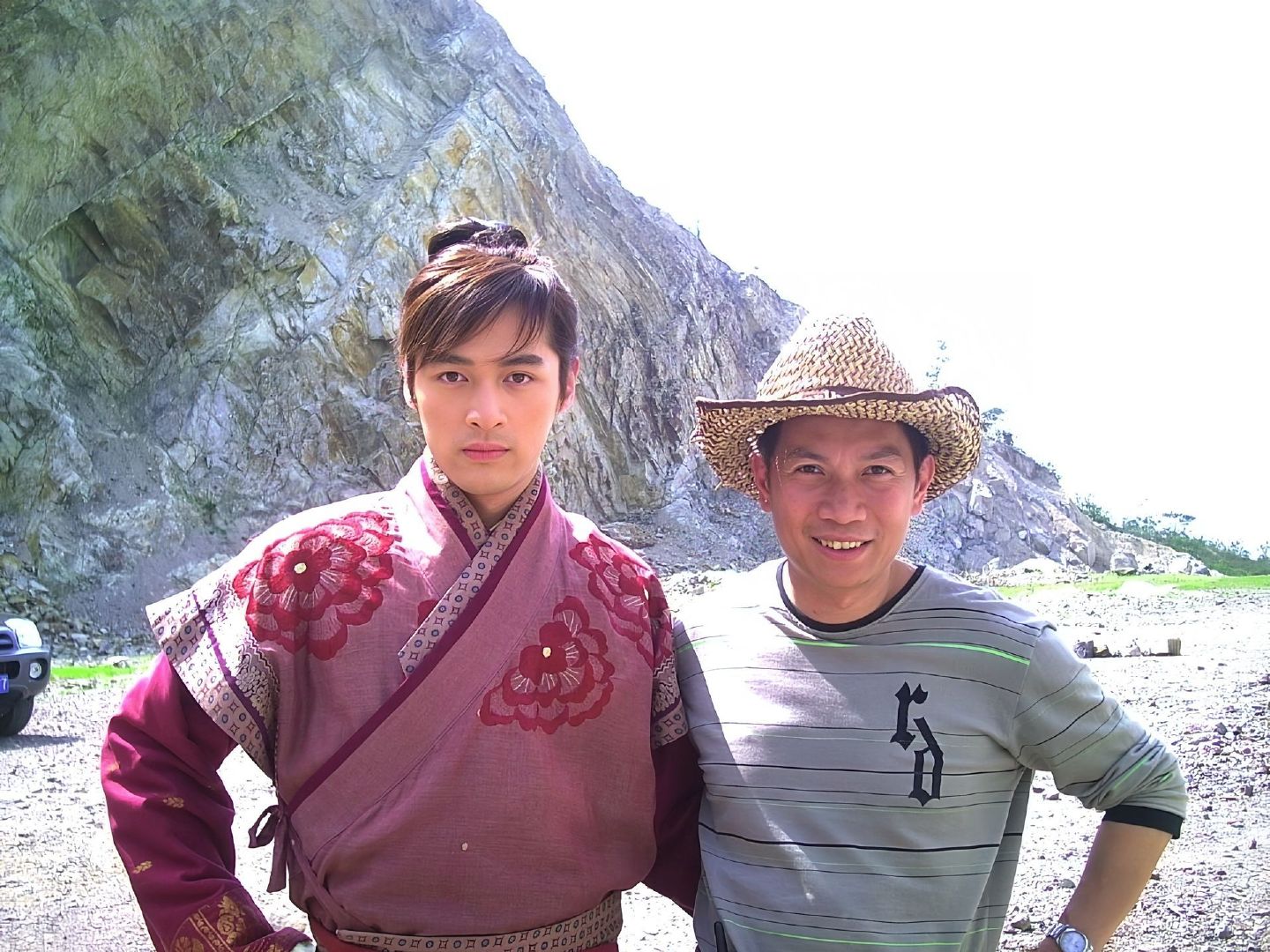 #胡歌#存一些杨健武导演分享的图，演员真的需要信念感，那个吊威亚我真的会忍不住想笑。​