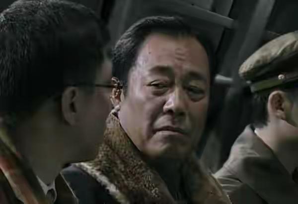 《潜伏》中，李涯和陆桥山都死了，很显然内鬼就是余则成了，为何余则成没有暴露？