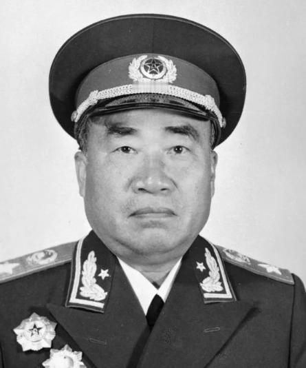 他当了21年元帅，却始终不领元帅军衔工资，去世后存折只有两万余元。1955