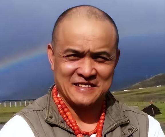 1995年，史国良不顾家人和妻子的反对，出家为僧，15年之后，他的一幅画作高达一
