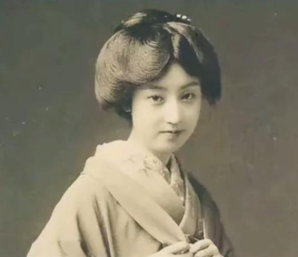 郭沫若的日本妻子郭安娜，为爱苦守半生，一句我是中国人，让人泪目她原名佐藤富子