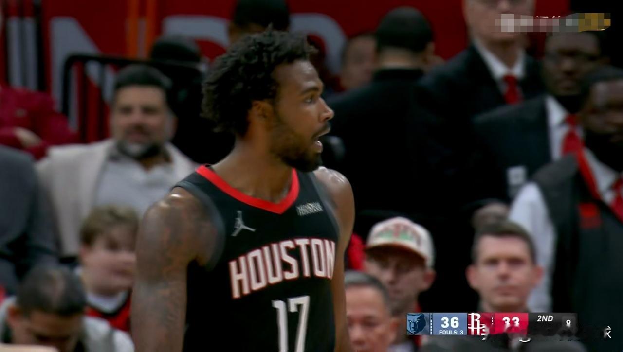 我忍不住要怒批火箭新星伊森！在今天火箭主场以108：99击败灰熊的比赛中，伊森在