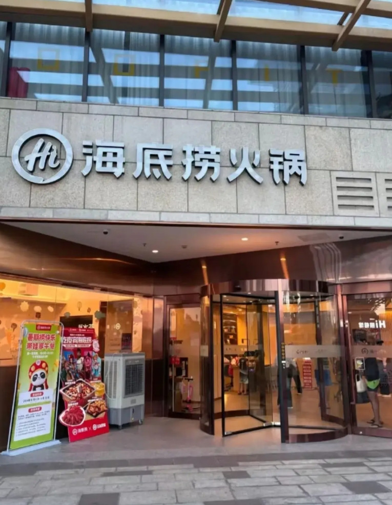 社保新规一出，餐饮店马上就行动起来了既然招全职的员工得交社保，那招兼职的临时