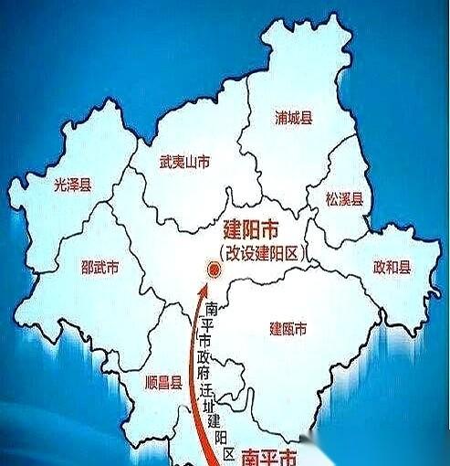 他们搞了个新城，叫“武夷新区”，结果你猜怎么着？地方根本没建在武夷山。第一眼看