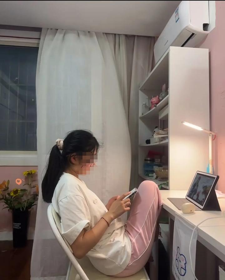 侄女昨天又开始埋怨，说大伯没有本事，别人家的孩子一毕业都是父母帮找工作！侄女找了