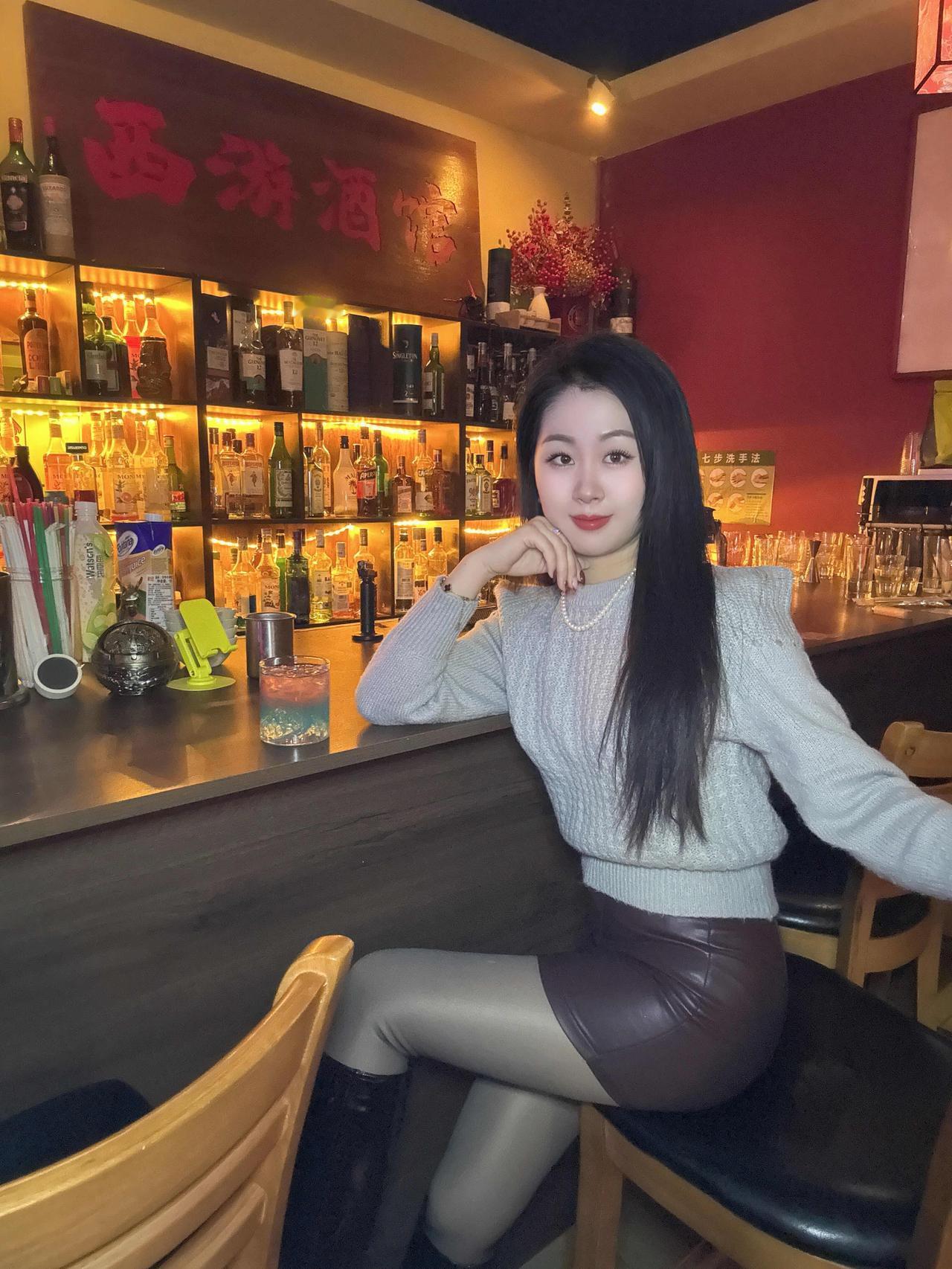 小酒馆里的氛围感｜ootd微醺的时候最快乐🎊