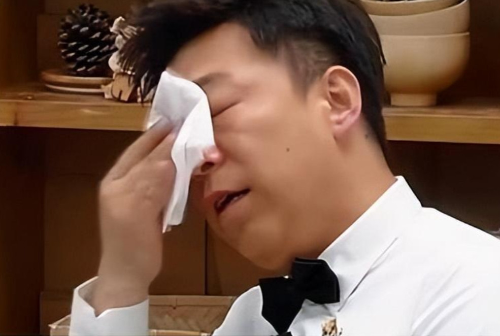 百亿影帝黄渤，把亲父送进养老院，主持人问他为什么年收入过亿，还把老年痴呆的父亲送