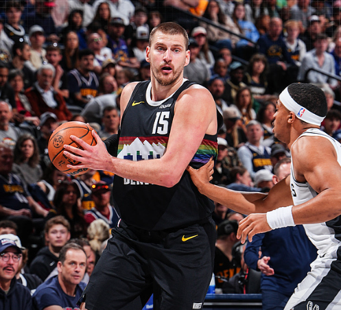 还是希望掘金能稳住第四，不然雷霆首轮快船，次轮火箭也太轻松了掘金首轮森林狼，