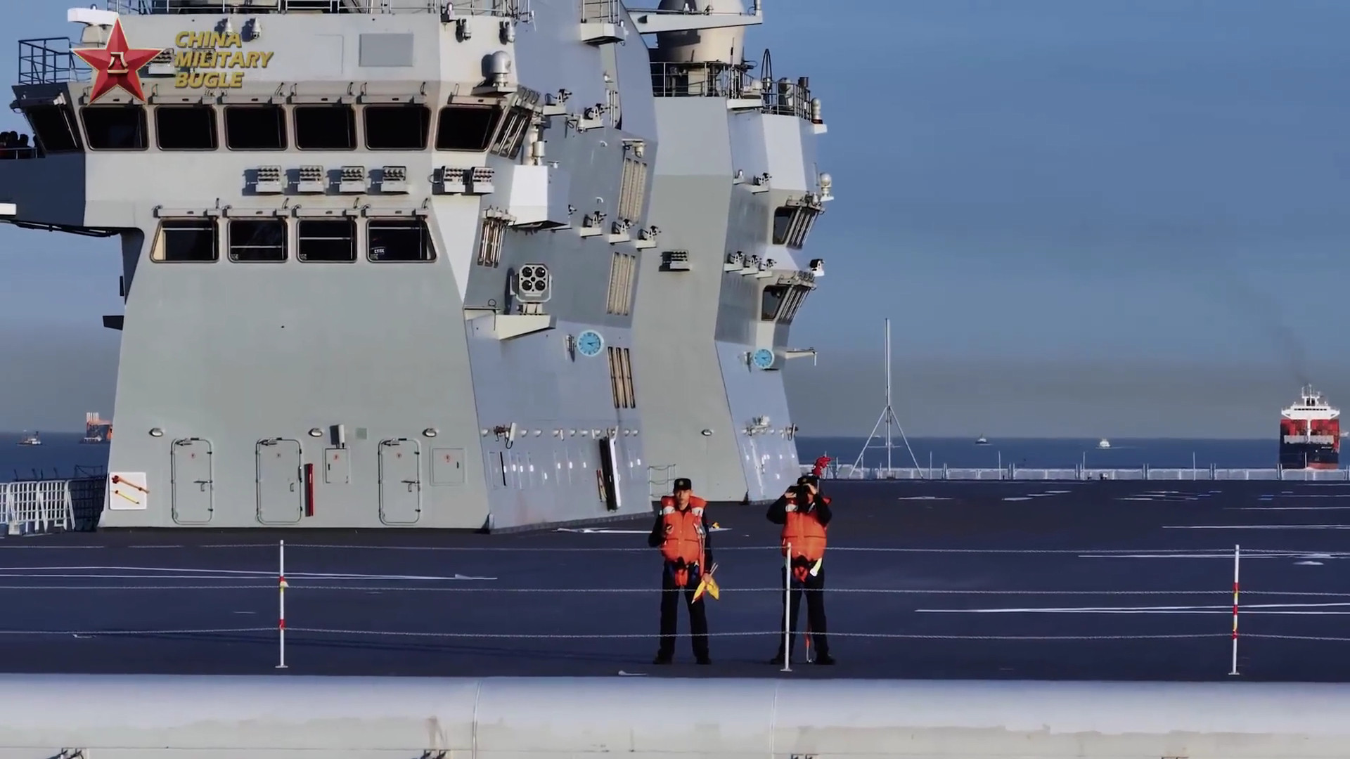 076两攻首舰四川舰的双舰岛“我想到的双舰岛全是危害”