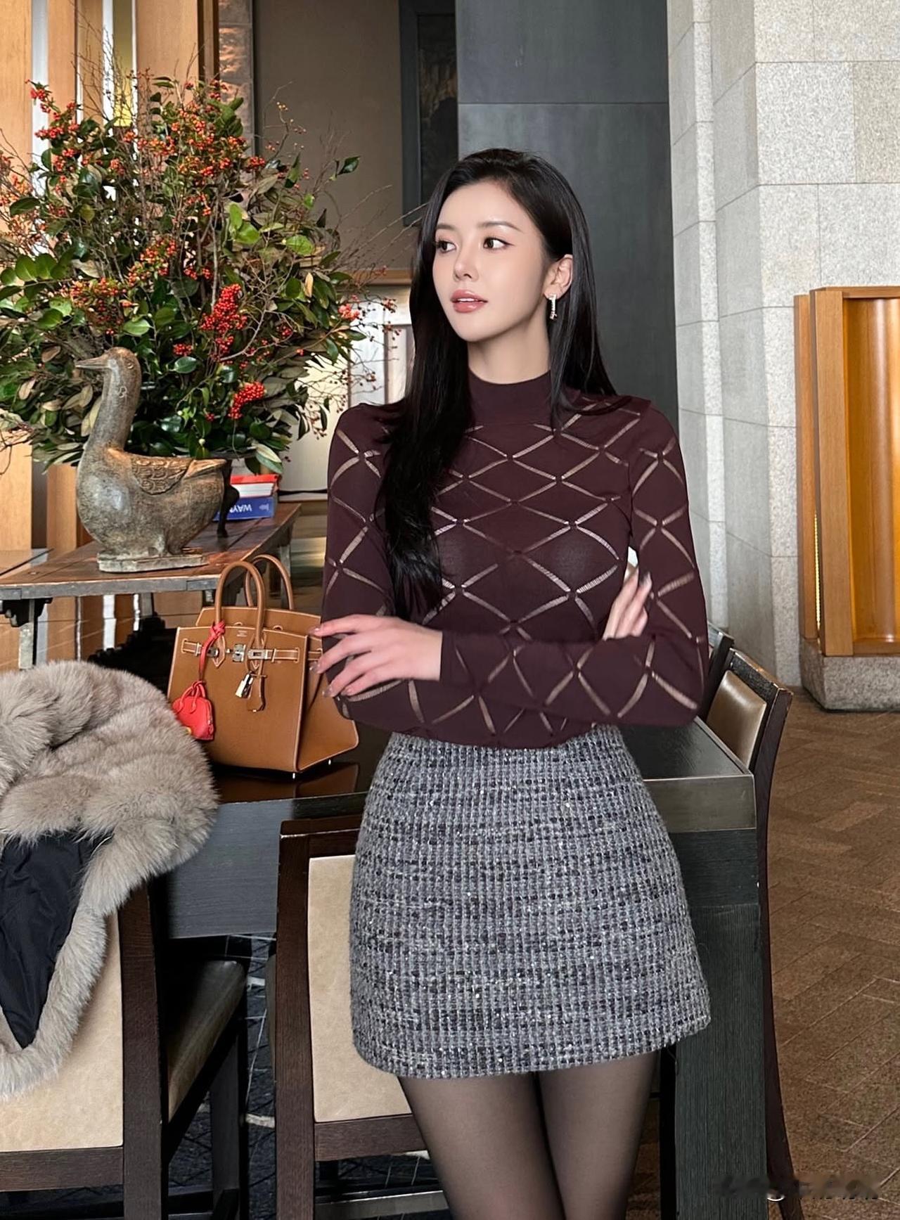 灰裙配黑丝你觉得女人最高级的性感是什么高跟鞋一般穿多高职场黑丝穿搭灰裙穿搭