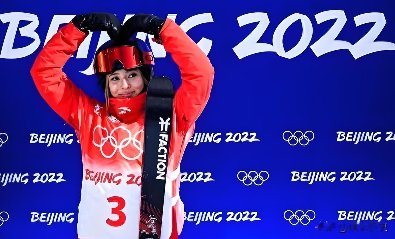 福克斯新闻2月19日曝出重磅消息，谷爱凌亲口承认，因选择代表中国参赛，她在美国的