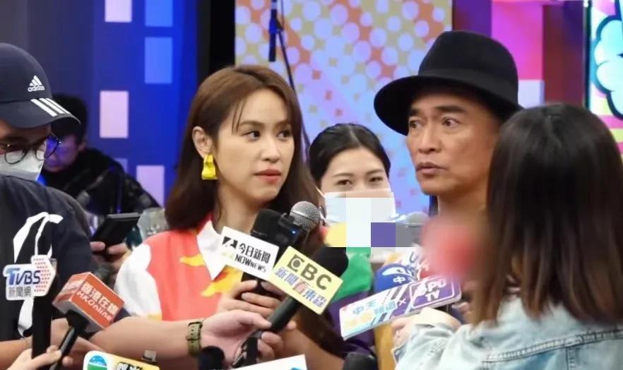 吴宗宪在采访中被问到如何看待汪小菲的婚礼。吴宗宪表示只要送祝福就好了，不要给诅