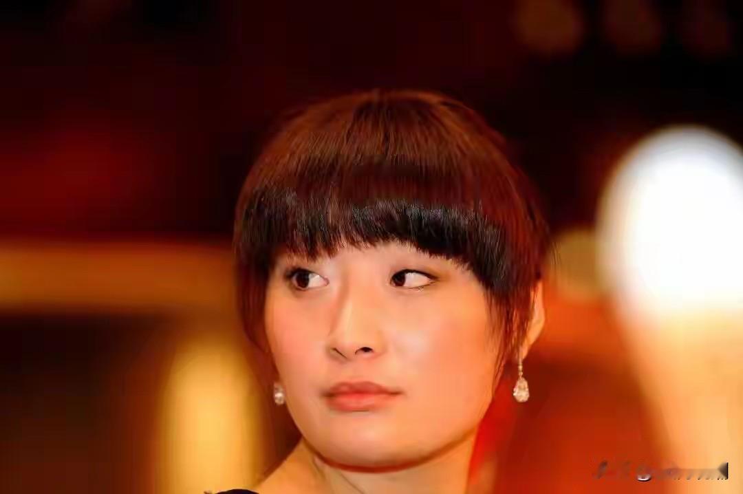 接班娃哈哈两年，宗馥莉的真实状况：数据冰冷，局面两难！2024年8月宗馥莉