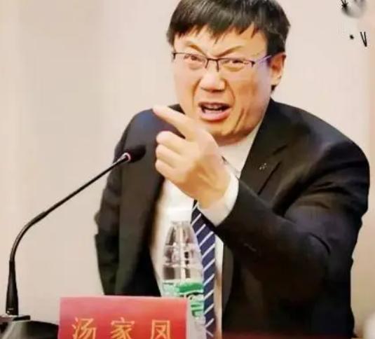 汤家凤这一问，够狠！10月3日，他发文直接抛出一个尖锐问题：“大家看看外面资助过