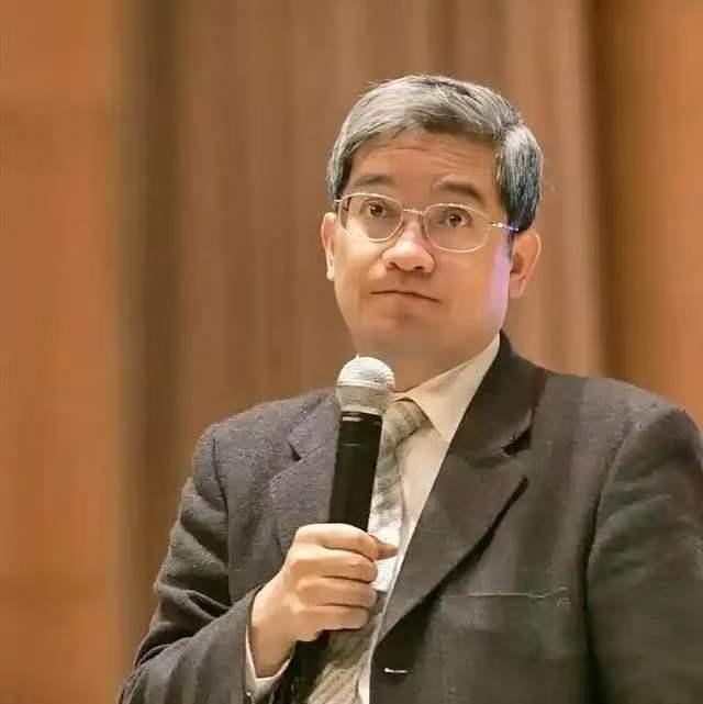 有经济学家曾点破一个更严重的变化：不只是年轻人不婚不育，最会养娃的80后也开始告