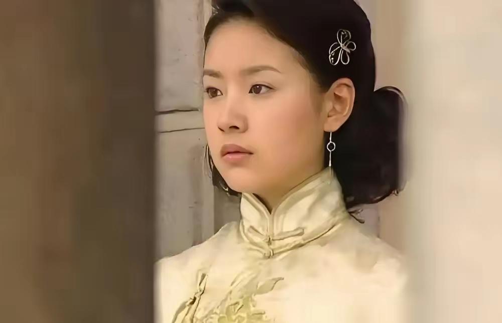 冷清秋带着儿子从那场大火里逃离后，《金粉世家》这部剧就彻底剧终了！事实上，原