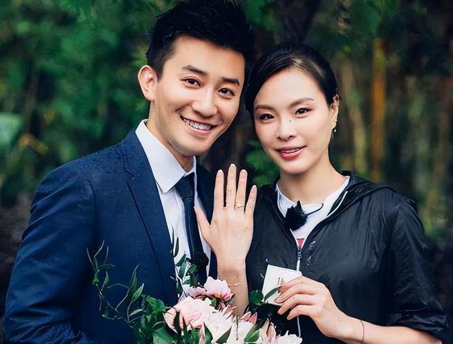她是奥运冠军吴敏霞！大婚跪着为婆婆敬茶，对方态度却十分冷淡。婚后她两次怀孕，婆婆