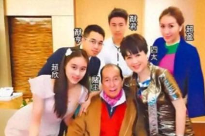 一次，赌王何鸿燊家的保姆，买彩票中了3000万，保姆乐坏了，她问赌王的儿子何猷君