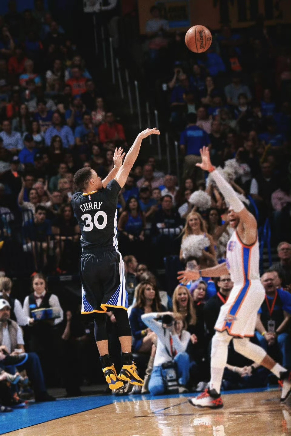 库里回复庞博经典绝杀的独家记忆，库里以亲历者身份讲述十年前的关键一球，与庞博的