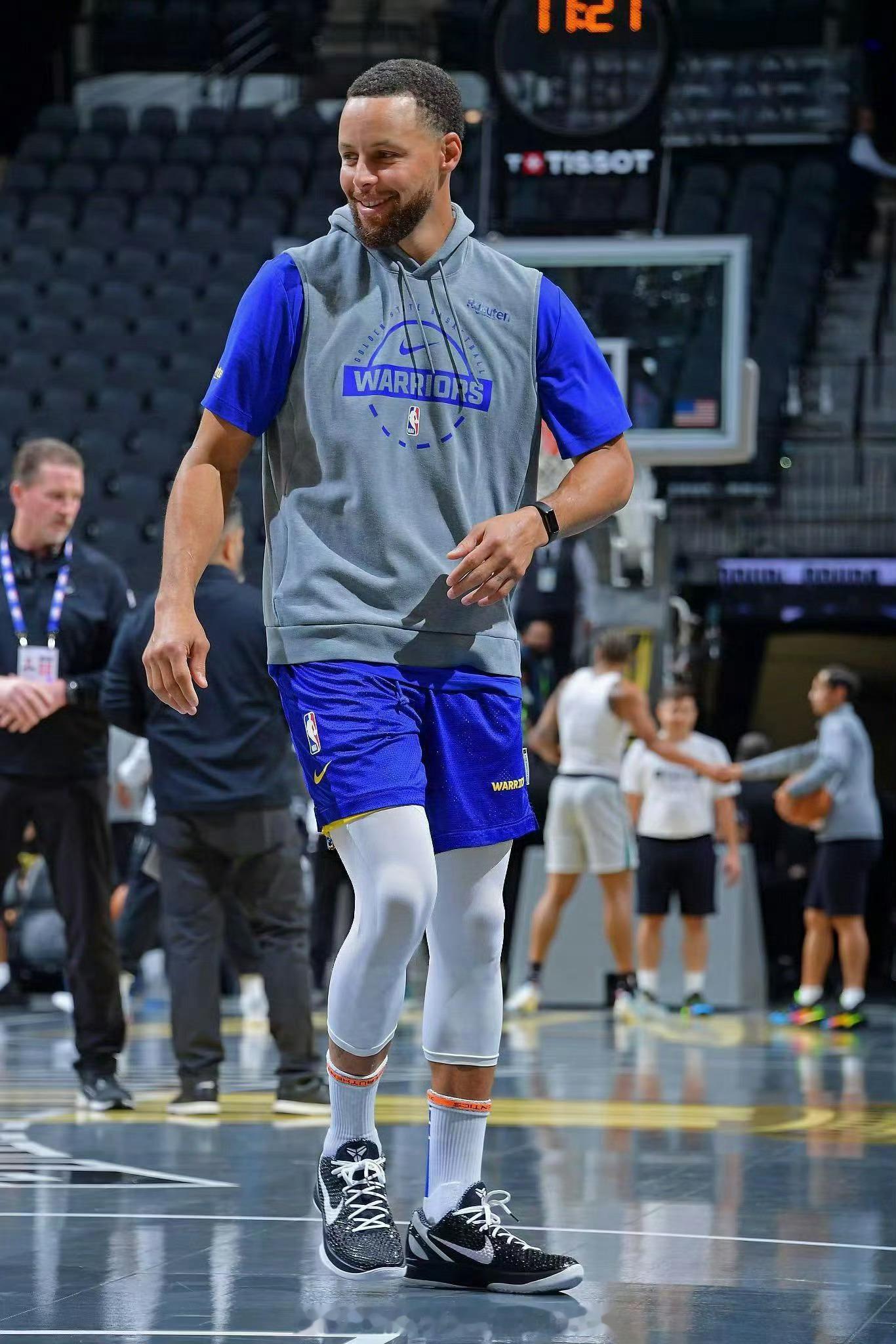 还以为是AI做的，没想到库里真穿上了NIKE球鞋