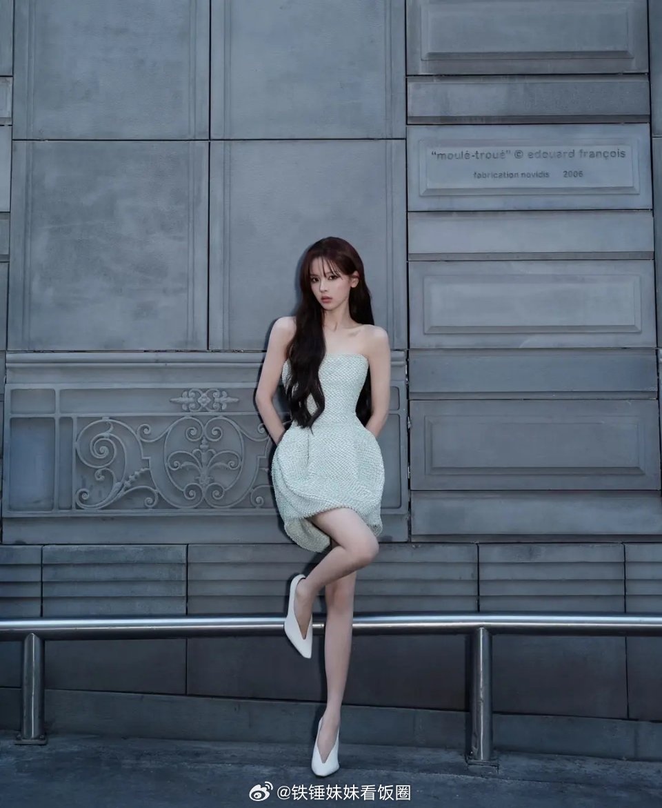 杨超越巴黎世家未发布look全球首穿老婆实在美丽