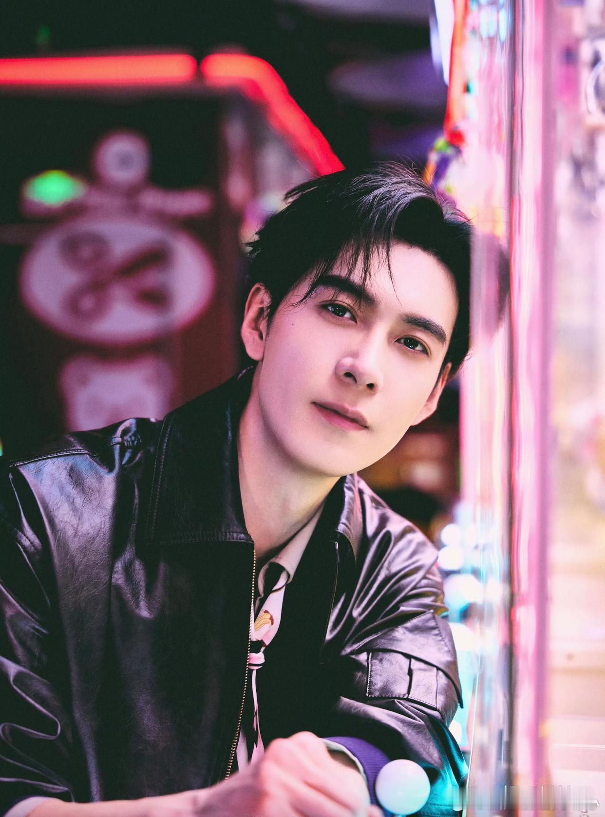 1.章若楠有旺夫相，不少富二代都想追求她，还愿意出资帮她扶持弟弟，照顾父母，娶回