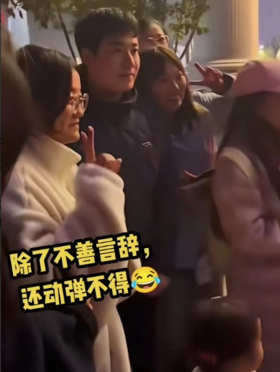 可苦了梁靖崑！乒超联赛第三阶段马上开战，国乒陆陆续续到达新疆，王楚钦、孙颖莎
