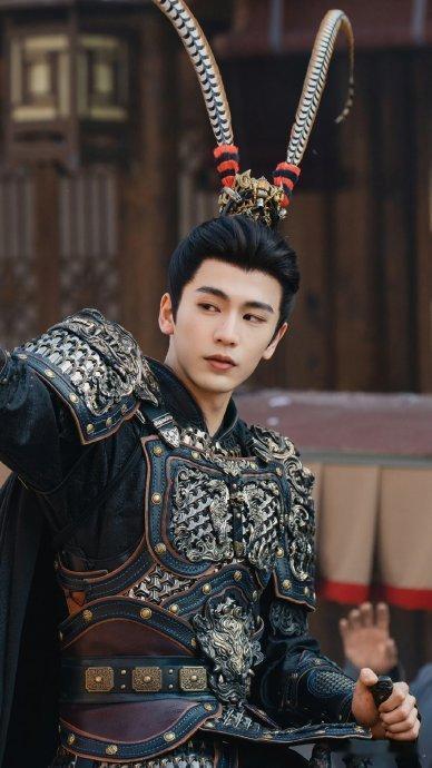 刘大锤谈白鹿张凌赫分手家人们，娱乐圈的“瓜田”永远不缺新故事！最近，狗仔界的