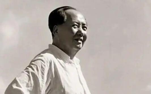 千万不能打美国！听听当时毛主席是怎么说的！当年朝鲜战争，很多人给毛主席提意见说美