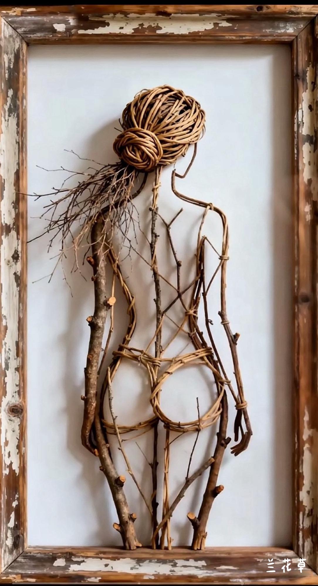 看过五遍以上的人请举手。确实很美。以废弃的枯树枝做成美丽无比的少女造型，匠心独