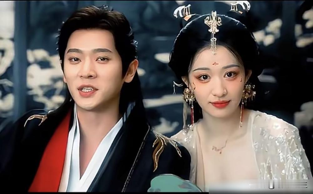 172的身高，成了女演员的“原罪”。跟181的丞磊搭戏，男主被衬得像个“弟弟