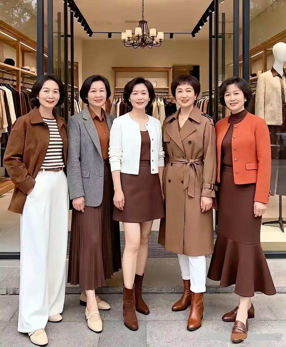 据说，这5位大姐是体制内刚退休不久的女干部，每月退休金平均8000多，衣