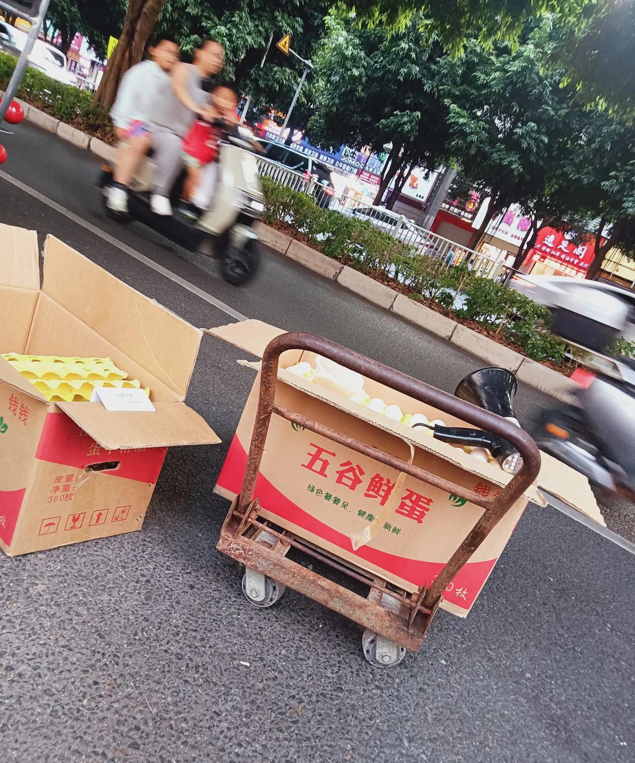 感觉自己摆摊真的选错东西了发现摆摊真的做吃的是最挣钱的，什么卤味盐焗鸡炒粉早餐