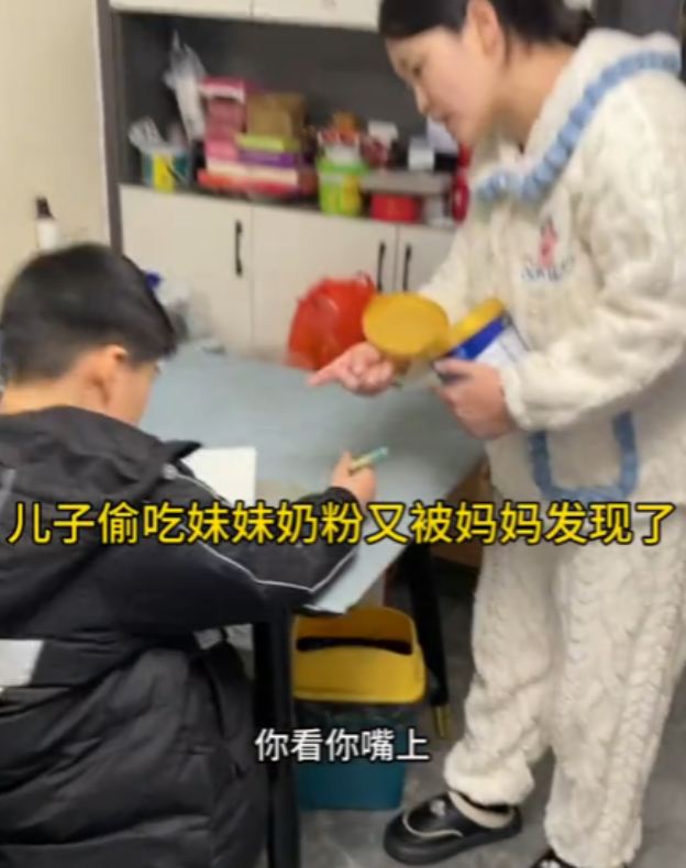 后爸到底好不好？江苏，一小男孩跟着母亲改嫁有了新妹妹，因为眼馋所以偷喝了妹妹30