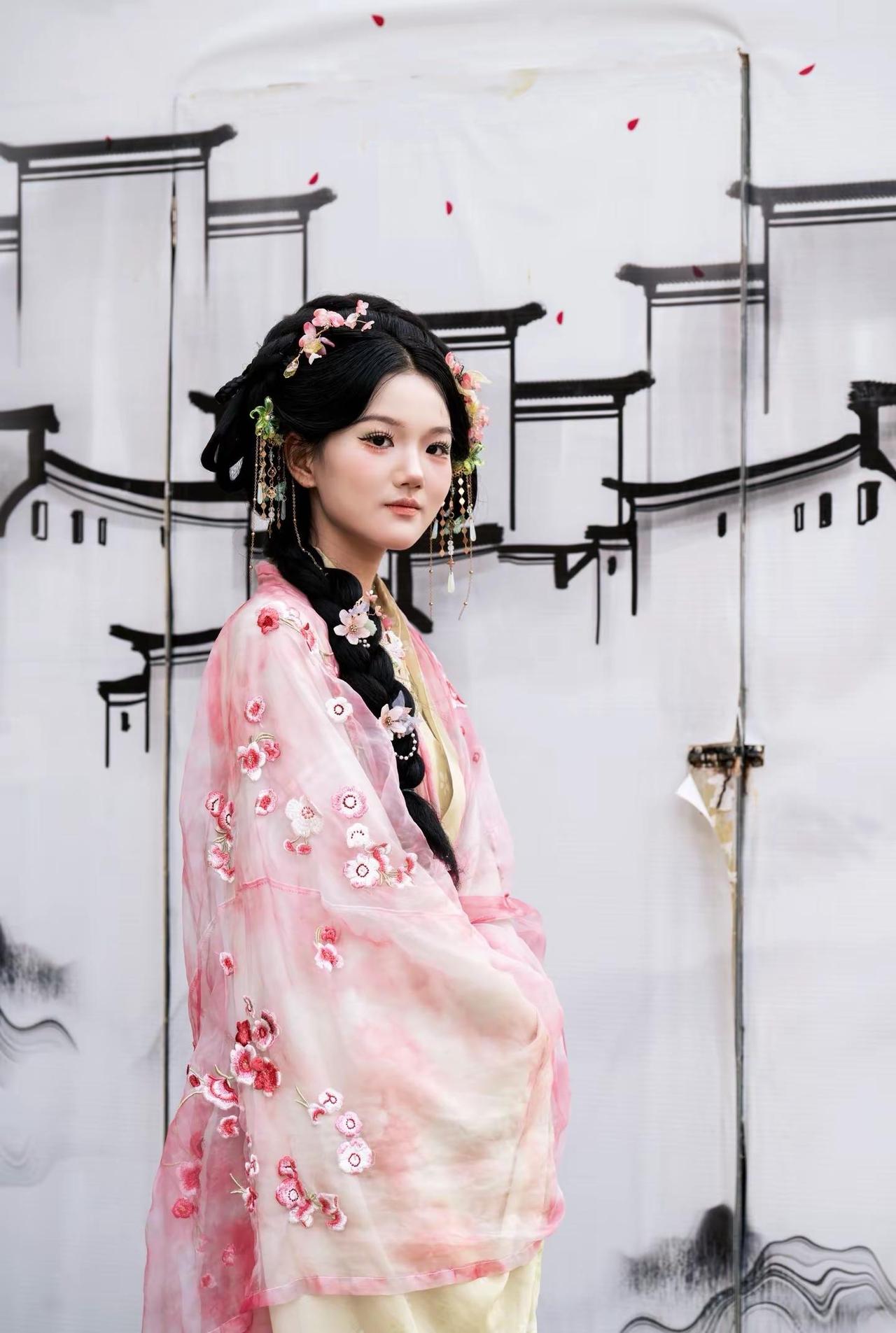 古镇一组游客照。原创汉服计划原创古风计划故事小摄郎小摄郎摄影