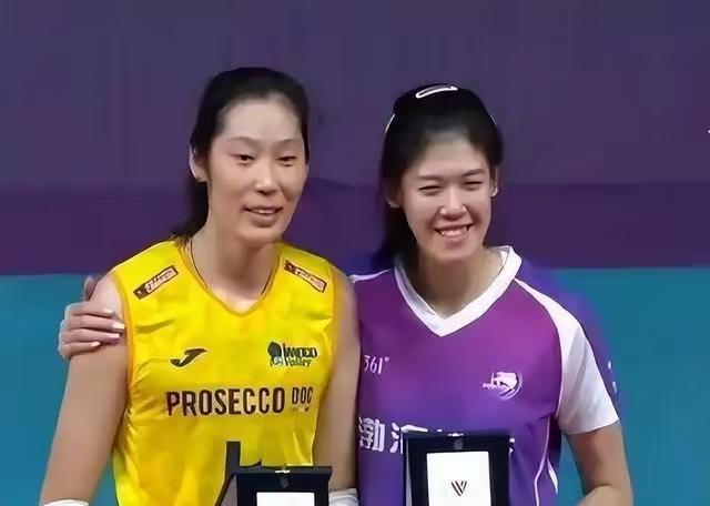 朱婷和李盈莹新老两届女排进攻核心在意大利却遭受了明显的双标，都是带伤去的意大利，