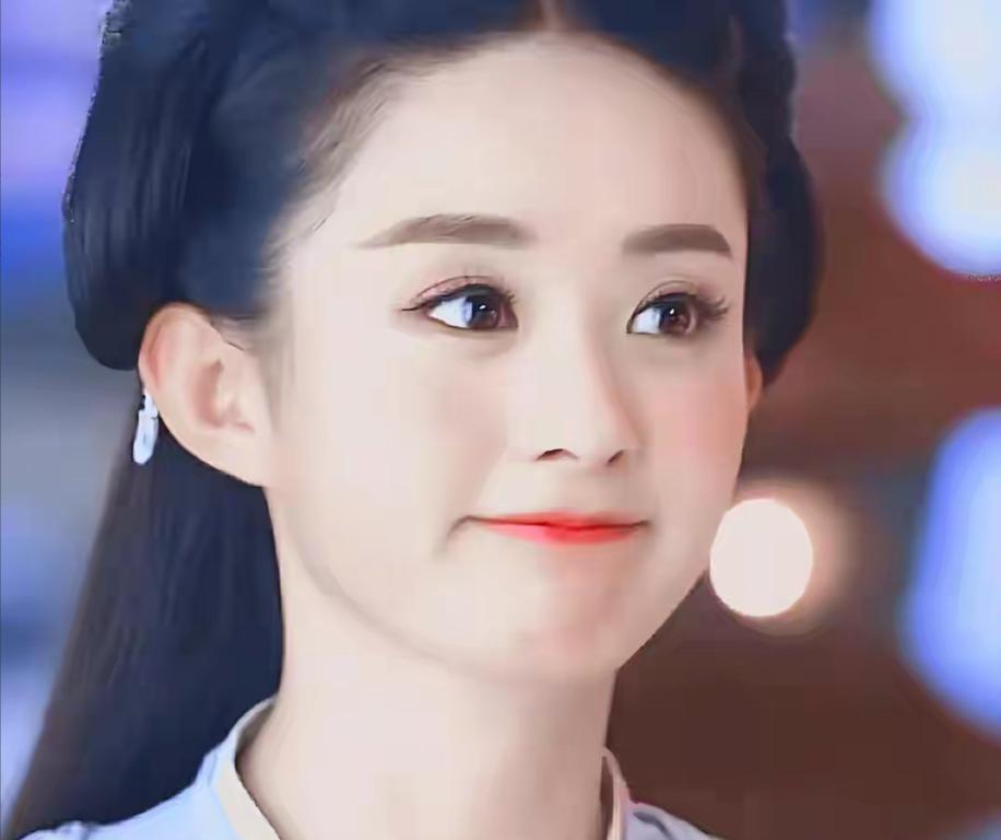 记者问霍建华:“你对赵丽颖演的花千骨满意吗？”霍建华手里转着保温杯，没立刻回答