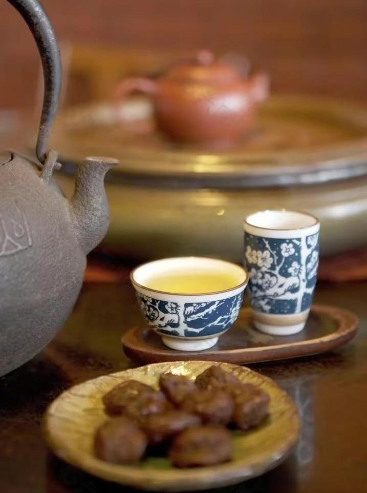 蔡元培先生说：“真正的教育可不是一股脑儿地给孩子灌输知识和技能，关键是要塑造他们