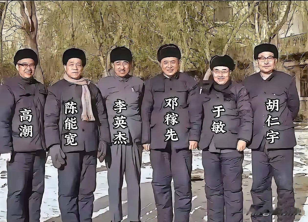 这张珍贵合影拍摄于1984年末！中国的六位科学家在新疆核试验基地留下这张珍贵