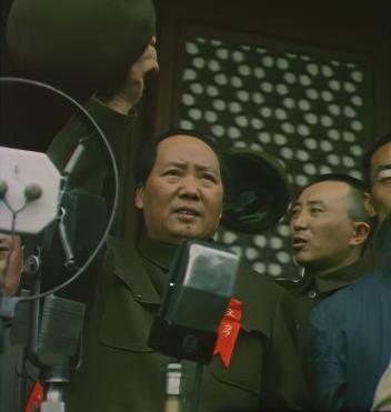 毛主席这双皮鞋，一穿就是一辈子你肯定想不到，毛主席登上天安门城楼，宣布新中国