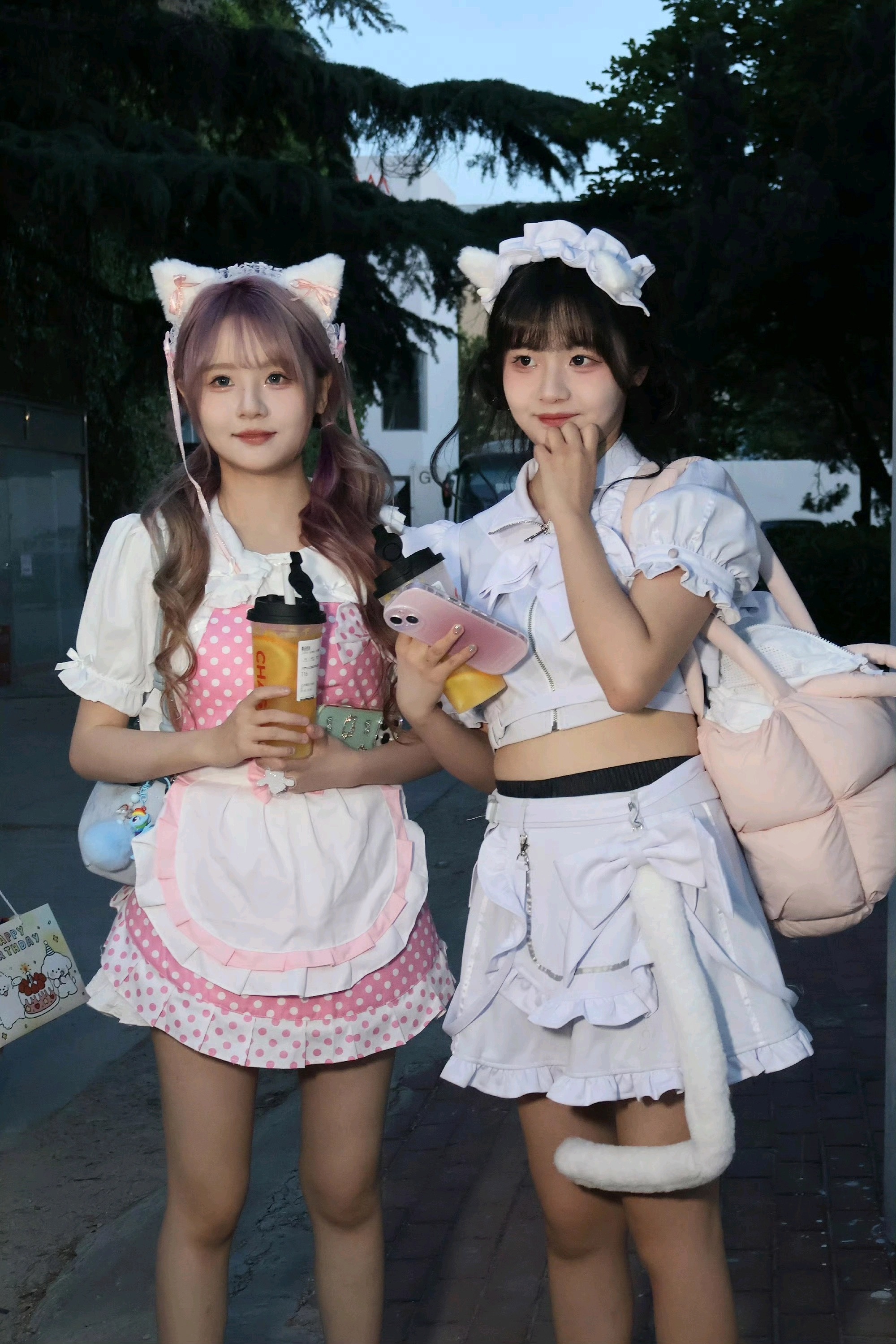 是不起有一类女生，天生没有腰的呀
