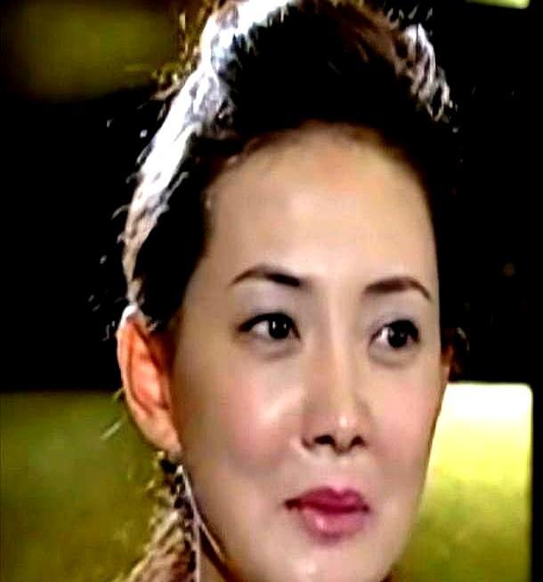 演得像，先让角色住进来牛莉拍《闯关东》，导演一句“有点二”，她愣头愣脑问“