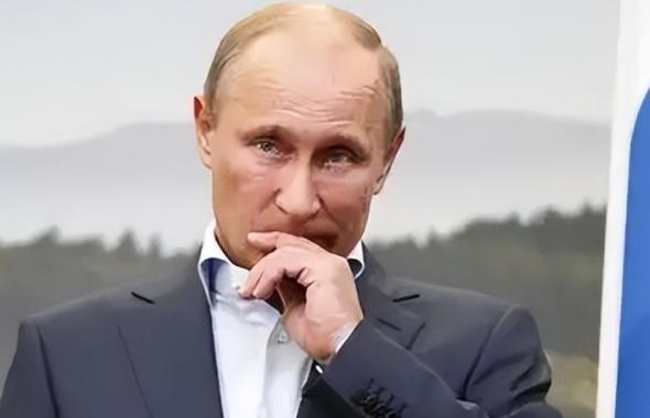 普京就扔了一句话，全世界的空气仿佛都安静了，他说，美国的“战斧”导弹要是敢碰俄罗