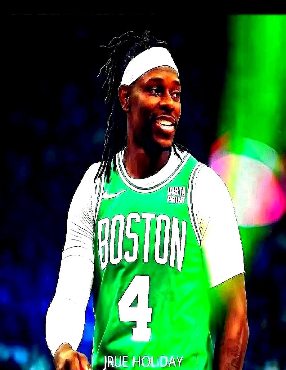 休城球迷这两天一边刷屏埋怨管理层抠门一边暗戳戳关注波士顿的欢呼,原因很简单,火箭