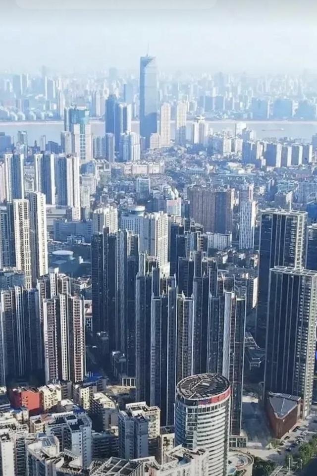 中央将武汉市定位为中部的中心城市，确实很有道理的，地理位置太优越了，九省通衢的交