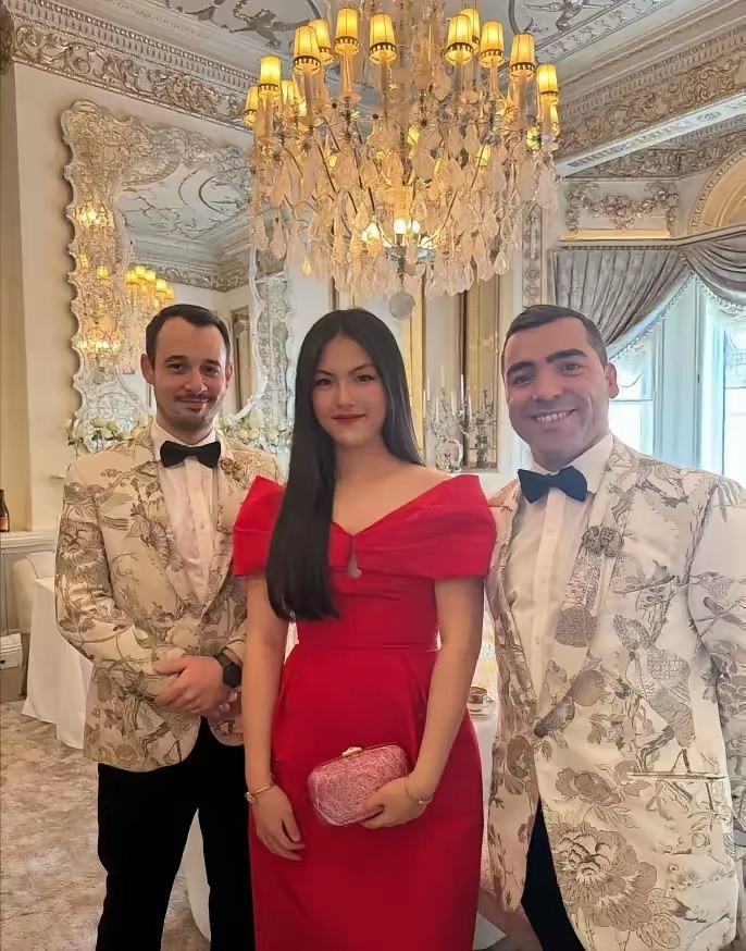 李湘曾说：“将来我女儿交朋友，一定要交来自世界各地的外国人，这是最低的标准。​她